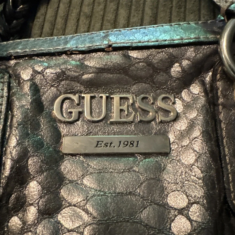 Guess guc as